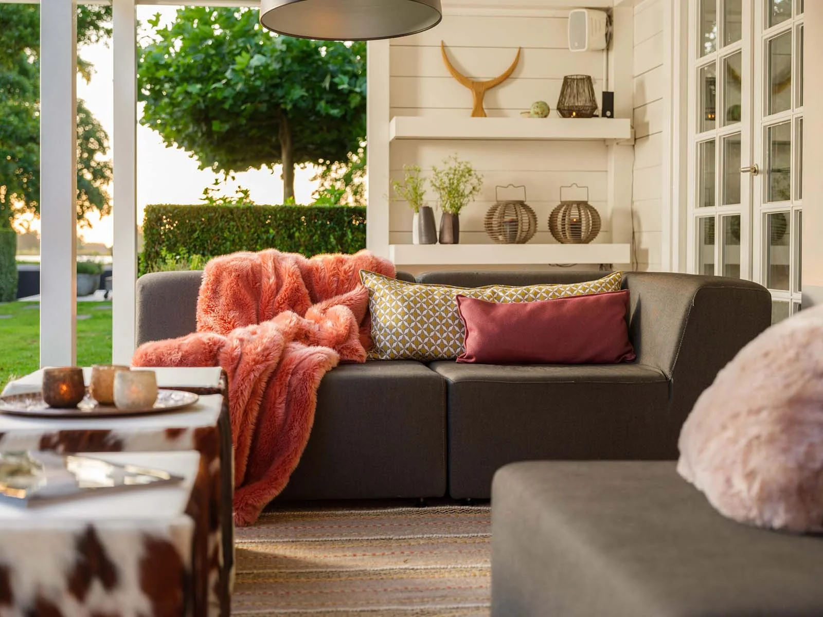 Loungeset onder de overkapping