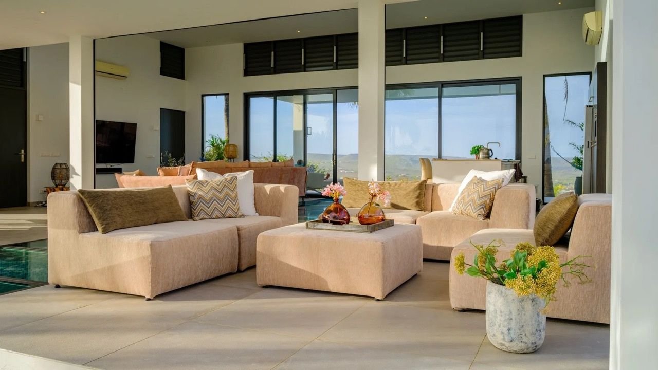 loungeset beige onder overkapping loungeset beige onder overkapping